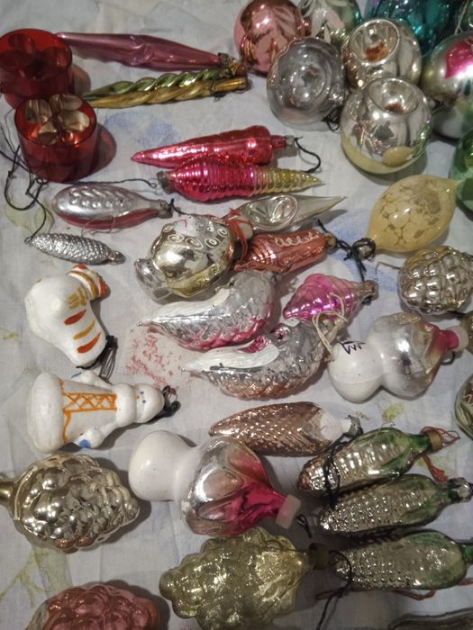 Игрушки елочные.