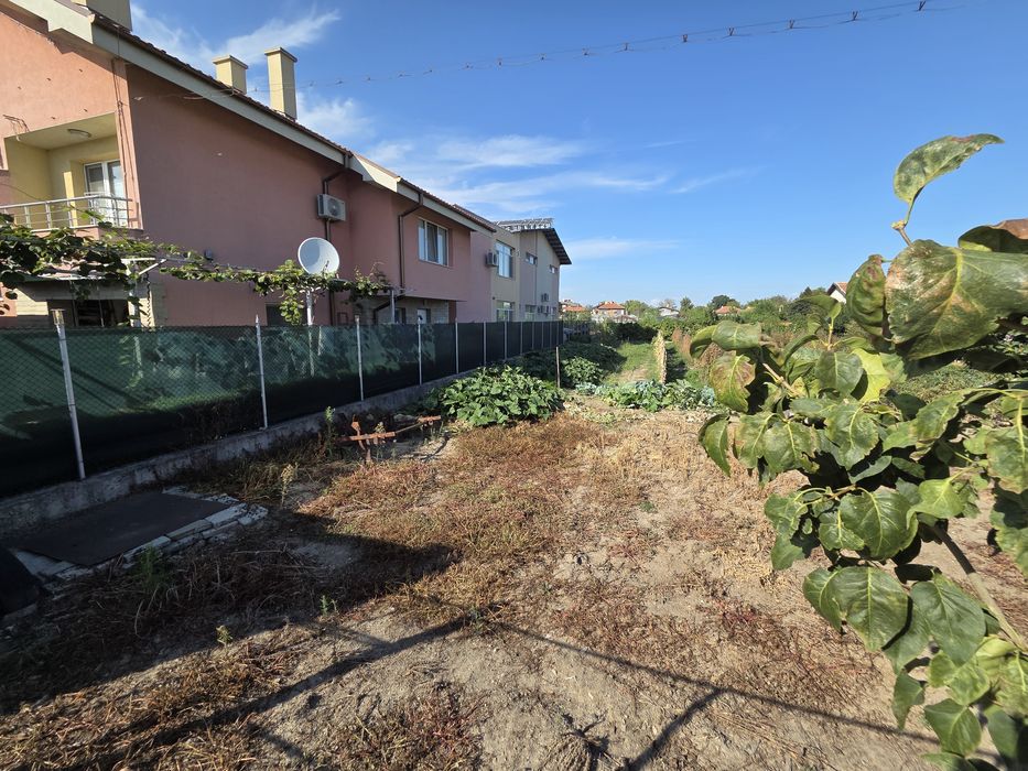 Парцел в с. Калековец-789 кв. Ограден на Асфалтов път