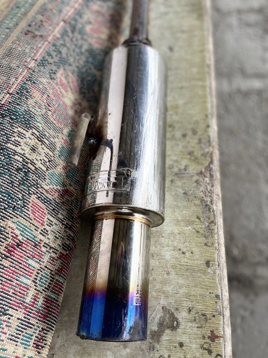 Глушитель HKS в хорошем состоянии