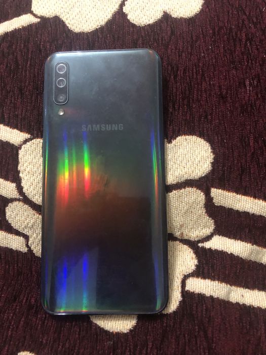 Продам телефон samsung a50