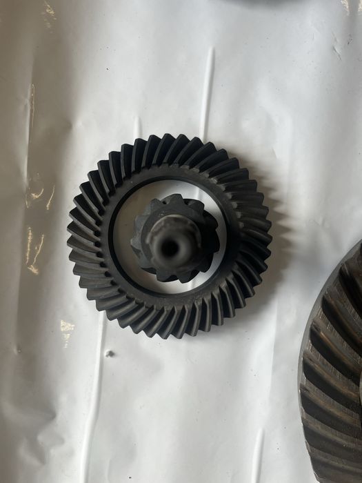 Продавам корони и пиньони за руски автомобили