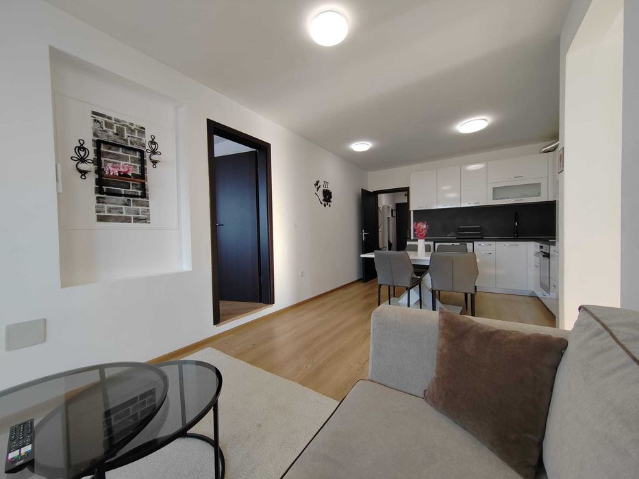 Дава се под наем Четиристаен апартамент в Бургас, Лазур - 144 кв.м за 1097.01 € - Снимка #3