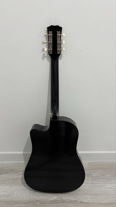 продам гитару 38см