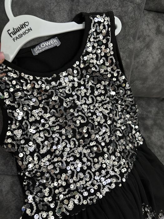 Платье нарядное на девочку 7-8 лет