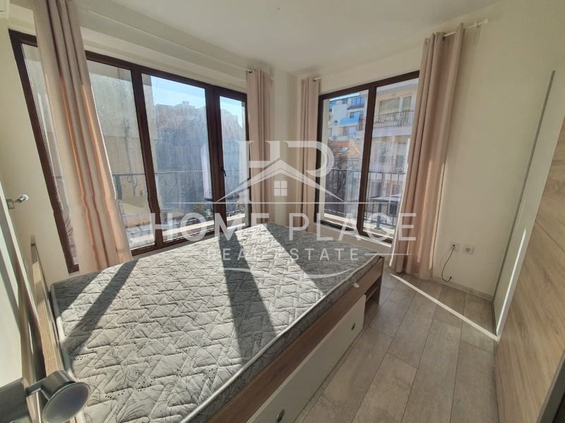 Дава се под наем Тристаен апартамент в Варна, Център - 73 кв.м за 560.49 € - Снимка #3