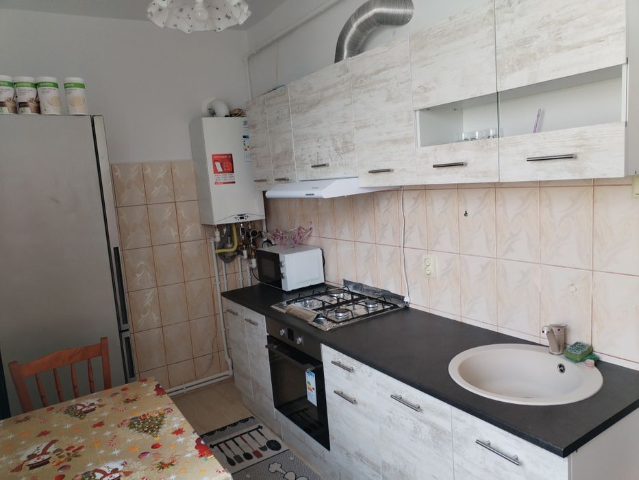 Închiriez apartament cu doua camere în  Comănești