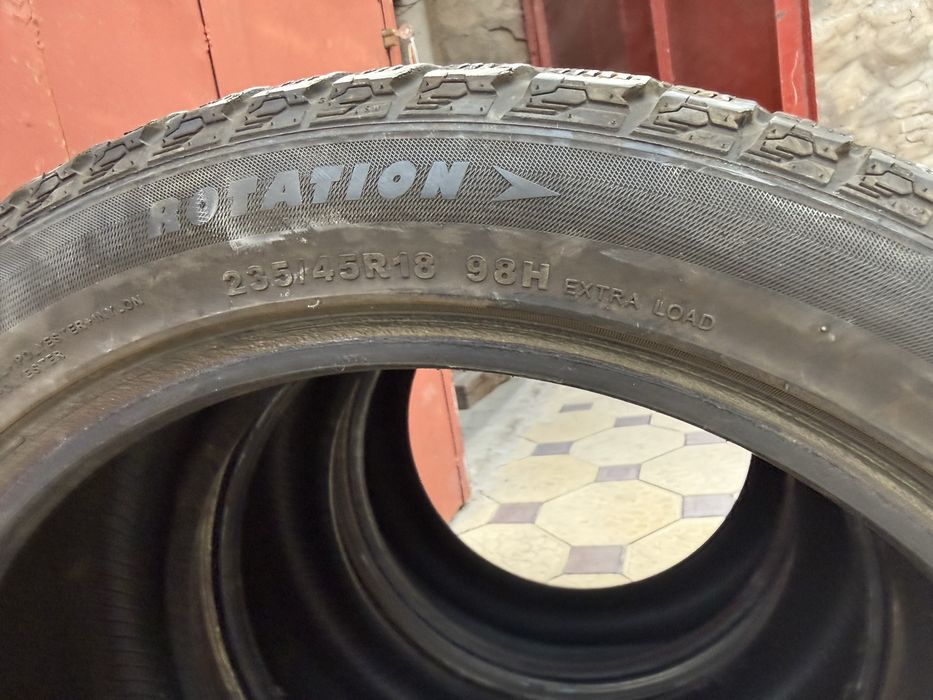 Зимние шины камри 70 235/45/18