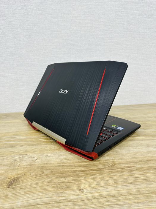 ACER Core i7-8 Ядерный, Мощный, Премиум Игравой ноутбук для Игр и IT