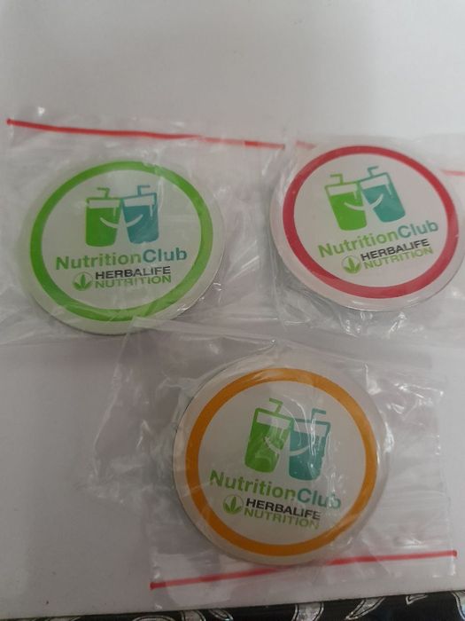 Продаётся значки,спортивные резинки,фартук,шейкер,