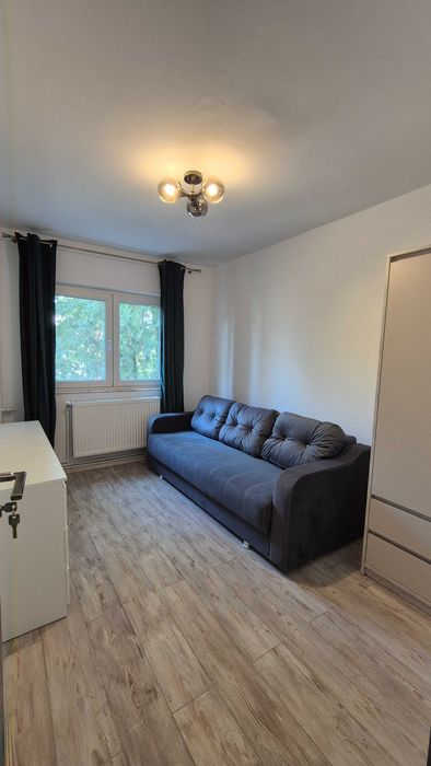 Apartament 4 camere de închiriat