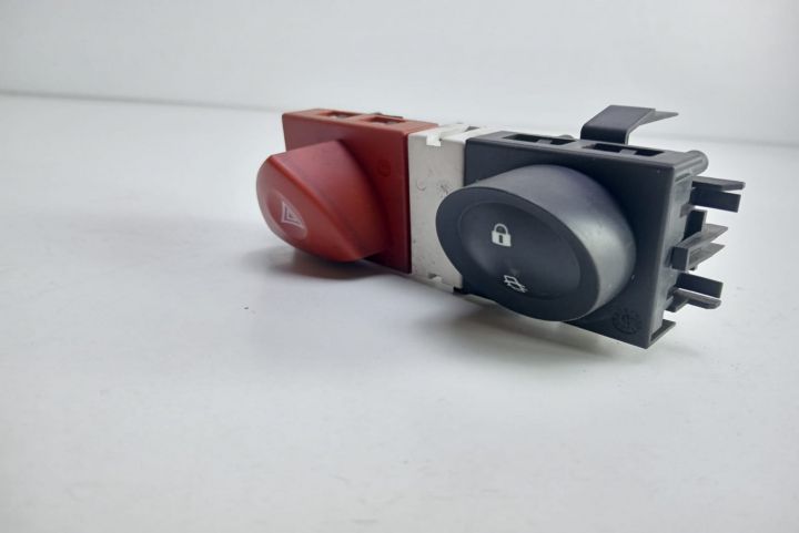 Buton avarie  inchidere centralizata 8200407415 Renault Megane a 2-a