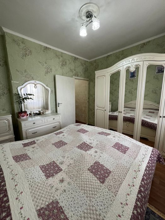 3 бөлмелі пәтер сатылады тез арада, саудасы бар