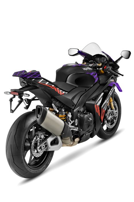 Motocicleta Aprilia RSV4 Factory 2026 - Cea mai puternica motocicleta in productie pentru uz stradal