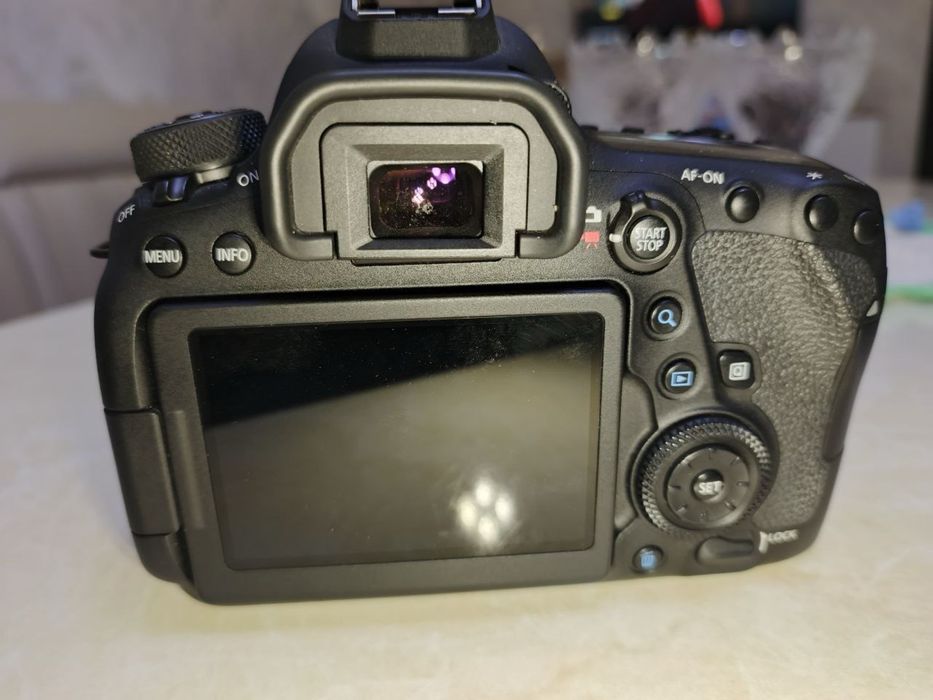 Canon 6 d mark 2 yangi barcha jixozlari bilan sotiladi