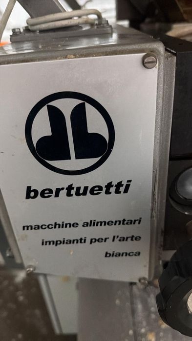 Тестоделител тегли по 2 топки тесто наведнъж