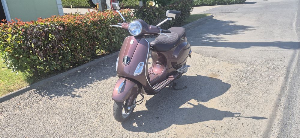 Scuter Piaggio Vespa LX50