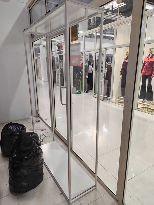 Стойки для магазина одежды