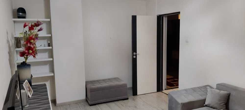 Inchiriez Garsoniera decomandata bulevardul Bucuresti