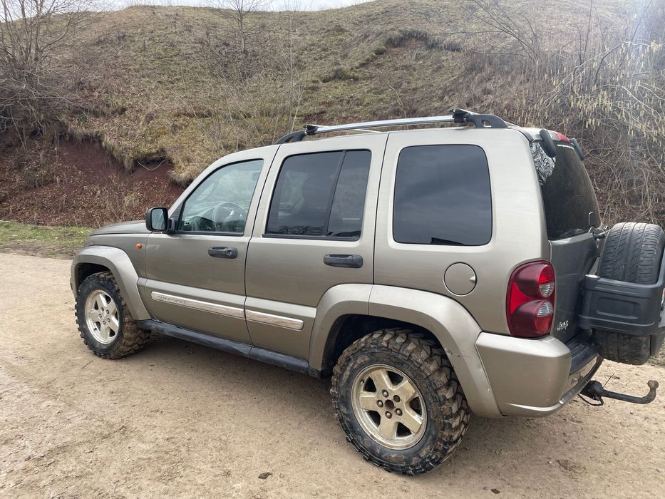 Vand sau schimb jeep cherokee crd