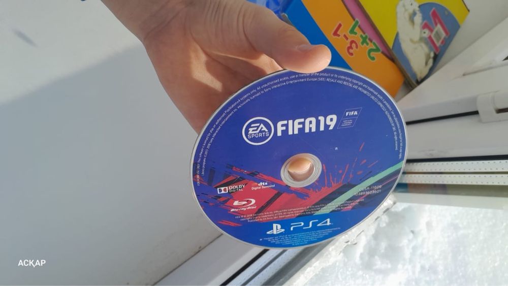 Продам FIFA 19 на PlayStation 4 — оригинал