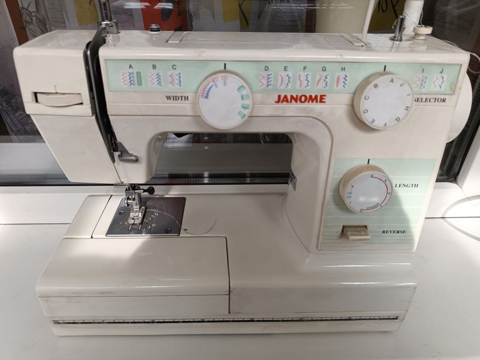 Машинка для шитья janome