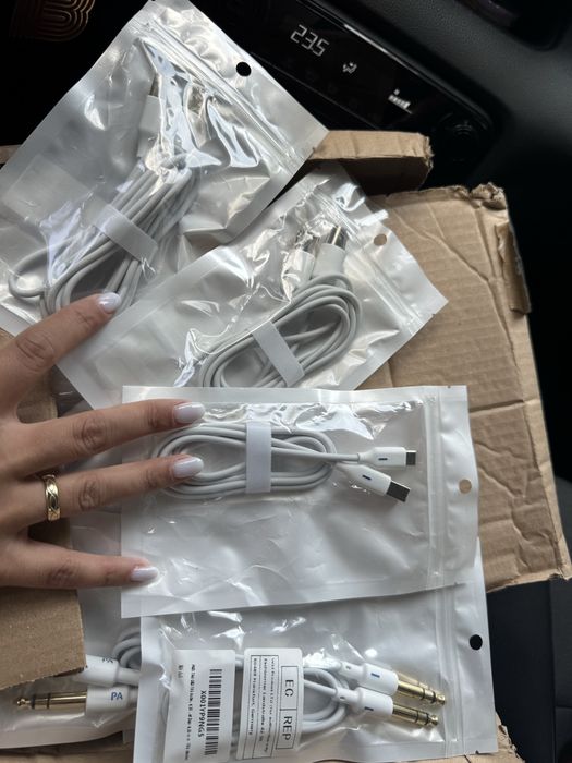 Кабели – USB-C, USB-A, AUX