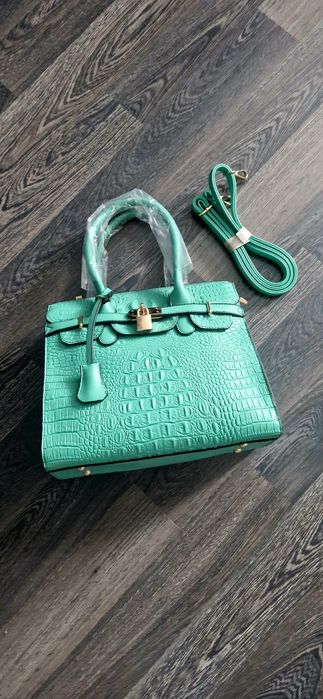 Продам женскую сумочку