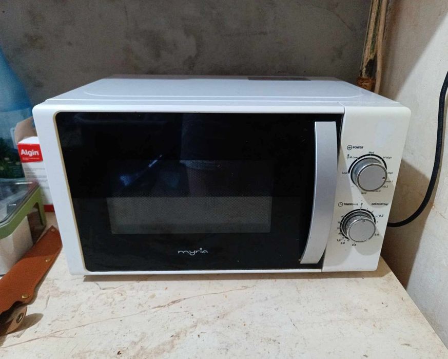 Vând cuptor cu microunde myria cu funcție de dezghetare