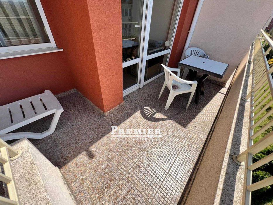 Продава се много просторна студио на Слънчев бряг.