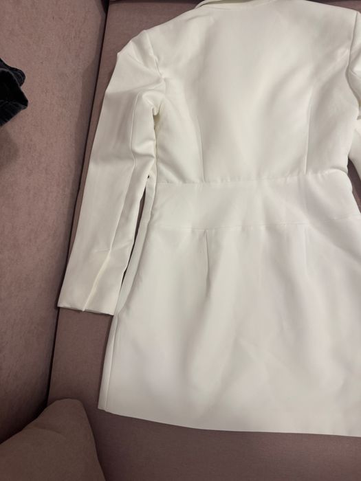 Rochie eleganta alba tip sacou scurta Zara marimea M