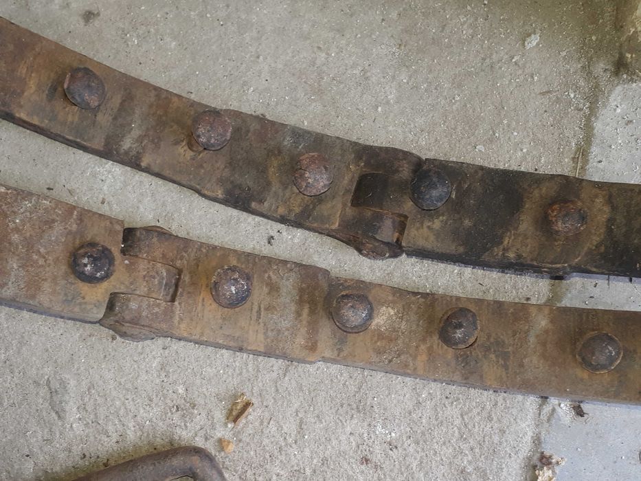 2 inele metalice vechi pentru presa de struguri