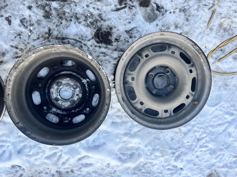 4 диска на 14, стопоки малинки пассат б3 универсал ,докатка пассат б3