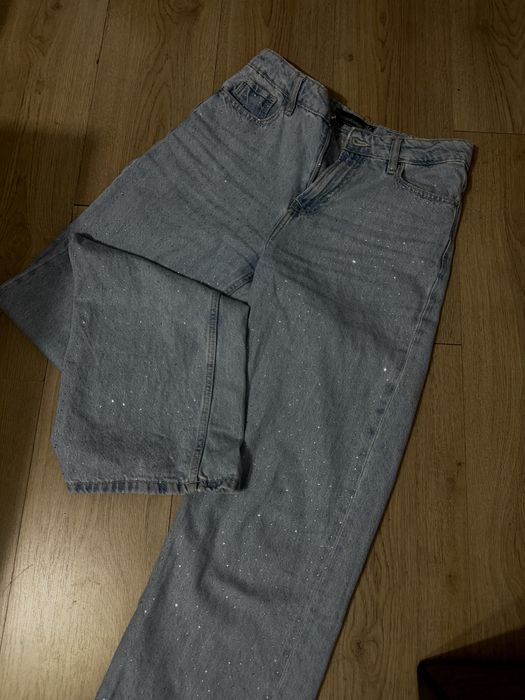 Дънки с камъни и широки дънки