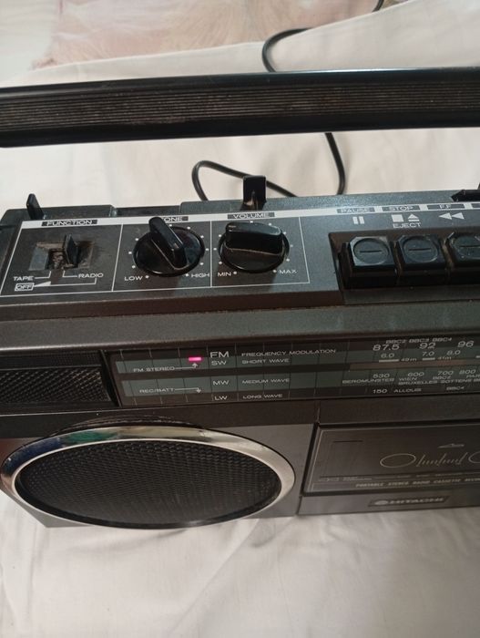 Radio caset HITACHl trk 6830