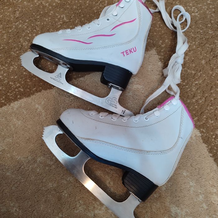 Коньки фигурные, в хорошем состоянии
