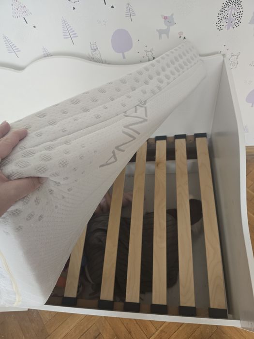 2 бр. Детски легла с матрак и подматрачна рамка