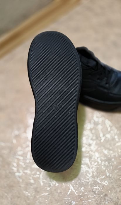 Продам кроссовки