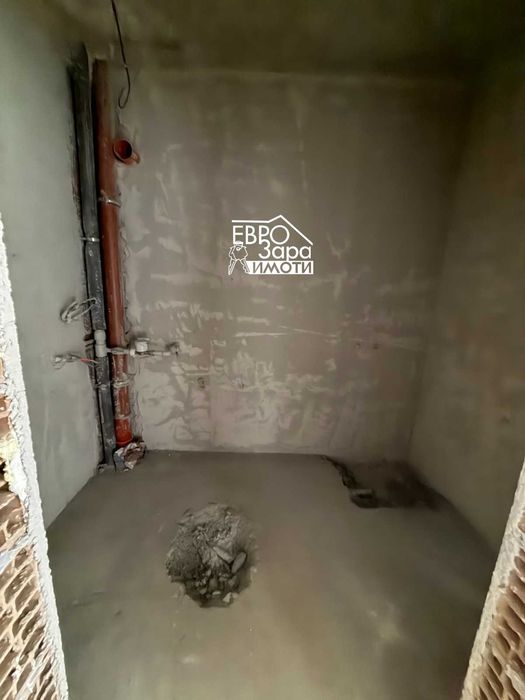 Тристаен апартамент със собствен двор до НАП