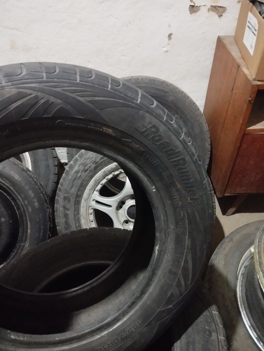 Продам шина комплект чотки