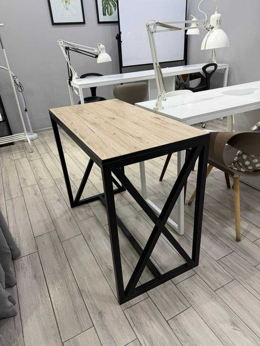 Продаётся стильный стол (лофт)