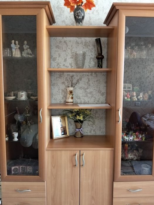 Комод, стол, стенка