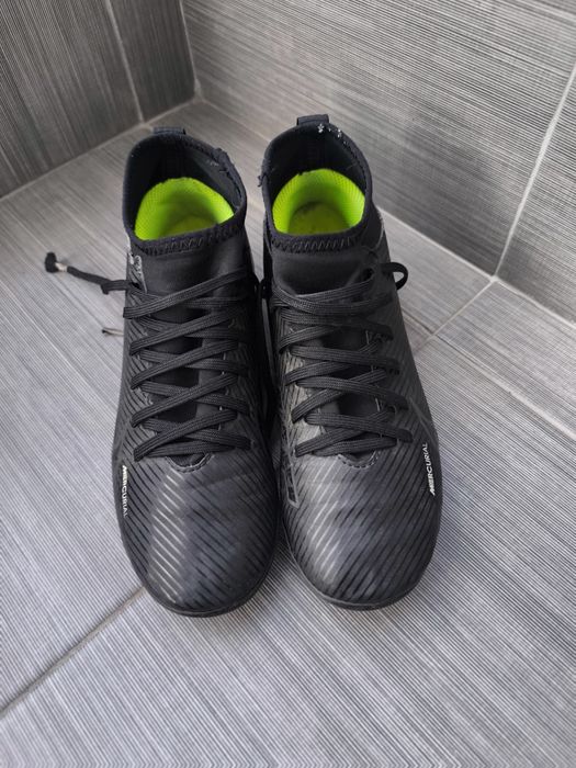 Футболни бутонки за трева 36,5номер