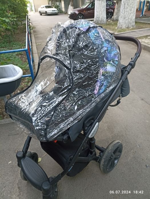 Продается коляска 3 в 1.