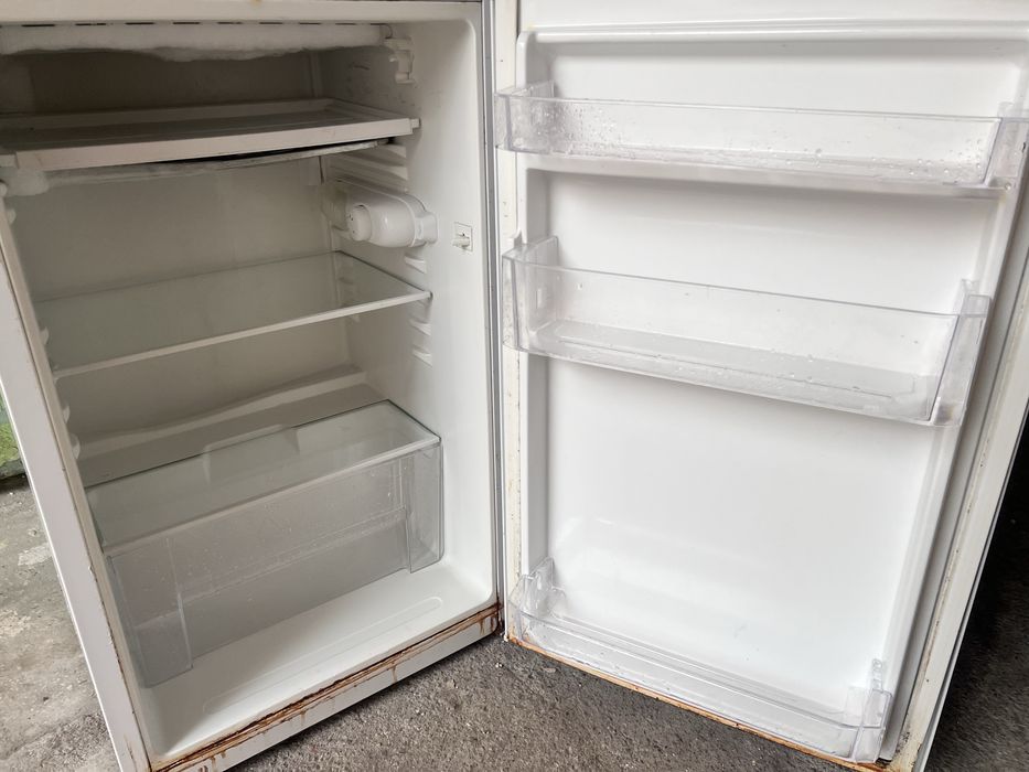 Vând mini frigider