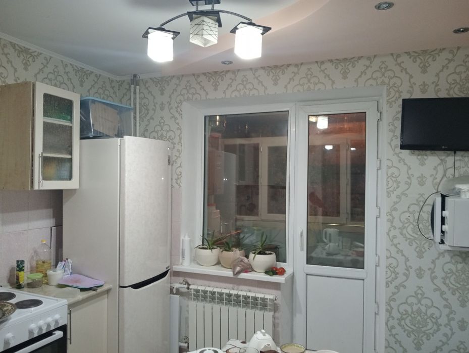 4-комн на 8 мкр 2 этаж