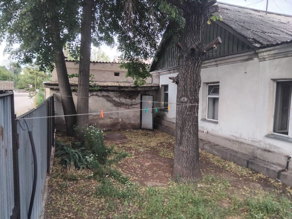 Продаю отдельно стоящий дом в городе