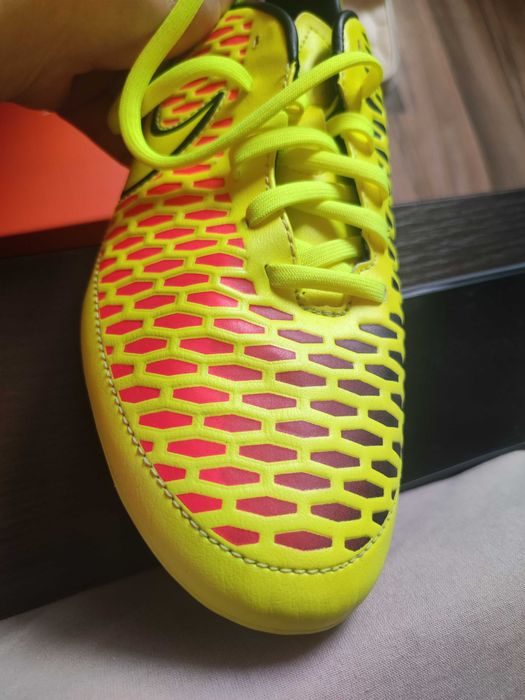 Бутонки на Nike...