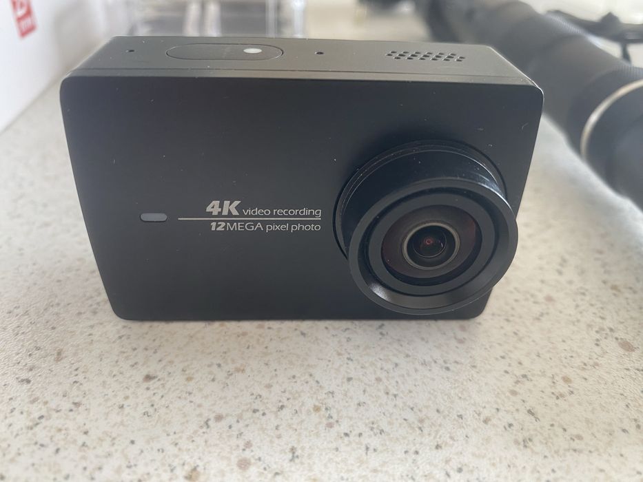 Екшън камера Xiaomi Yi 4k action camera и стабилизатор Zhiyun Evo Z1