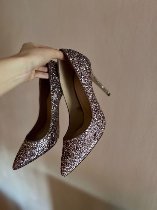 Елегантни обувки на ток