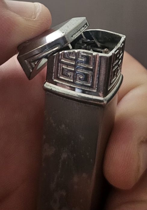 Brichetă givenchi 1600